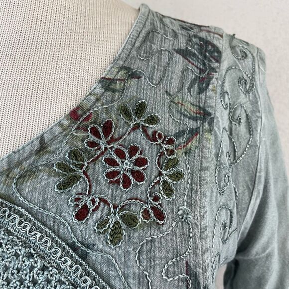 Cubicle Button Down Tunic Top Size S EUC - Picture 3 of 6